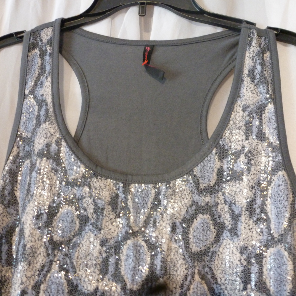✨ Hybrid Apparel Sequin Front Sleeveless Top | Size L (Fits 12–14) | NWOT - Picture 2 of 5